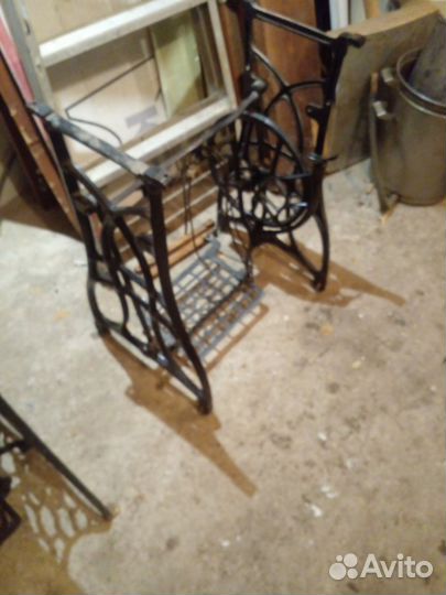 Станина чугунная старинная от швейной машины