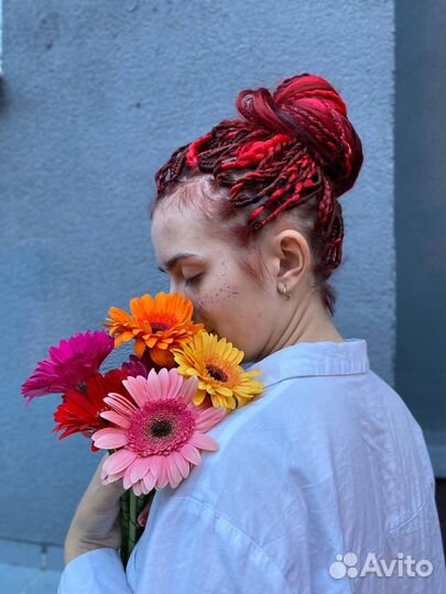 Плетение де и се кос, дрекодри, брейды