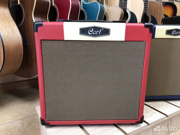 Комбоусилитель гитарный Cort CM15R 15Вт