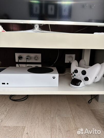Xbox series s 2 геймпада + game pass