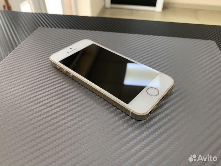 Телефон iPhone 5se 32gb отличное состояние