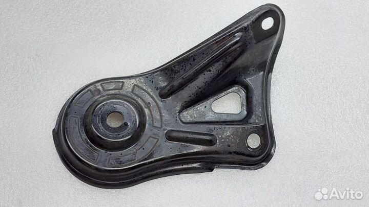 Кронштейн балки задний правый Toyota Camry XV55