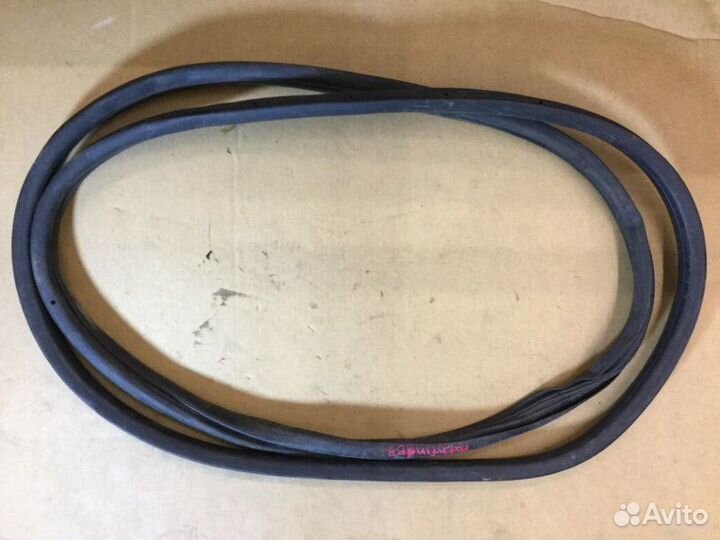 Уплотнитель двери Nissan Pathfinder R51M 2004-2013