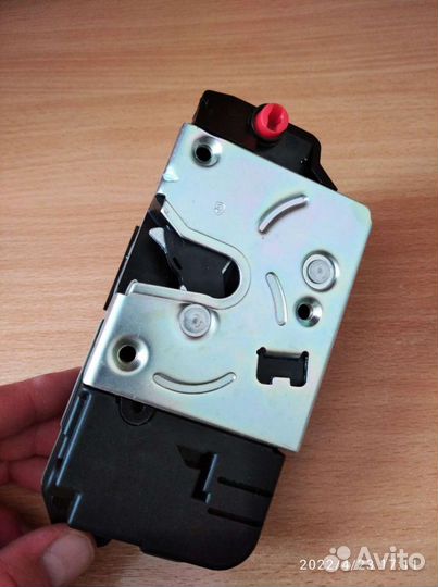 Замок двери ваз-2190 задний левый