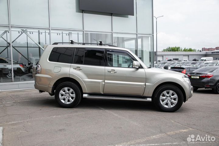 Mitsubishi Pajero 3.2 AT, 2011, 186 500 км