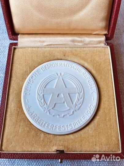 Медаль Мейсен фарфоровая