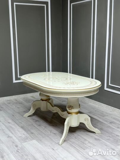 Стол Лапка Версаче