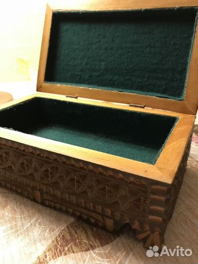Шкатулка деревянная, резная