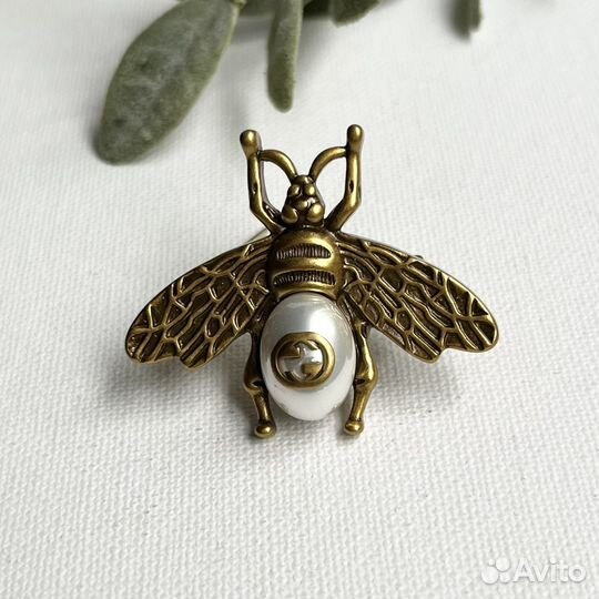 Брошь пчела
