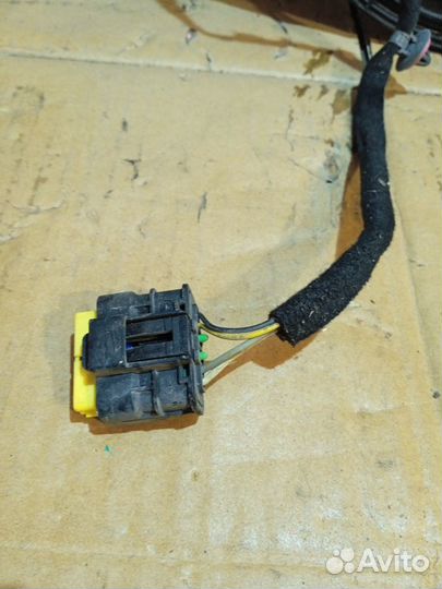 Стеклоподъемник задний левый Kia Cerato 3