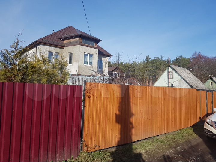 Дом 179 м² на участке 9 сот.