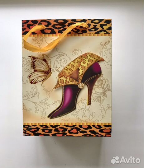 Пакеты подарочные бумажные 18*23*8 см