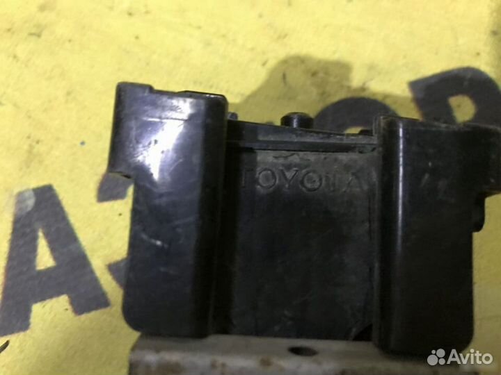 Форсунка омывателя фары Toyota RAV 4