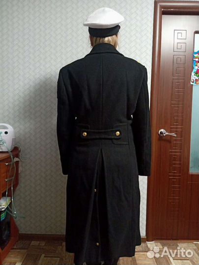 Военная форма, фуражки и пальто