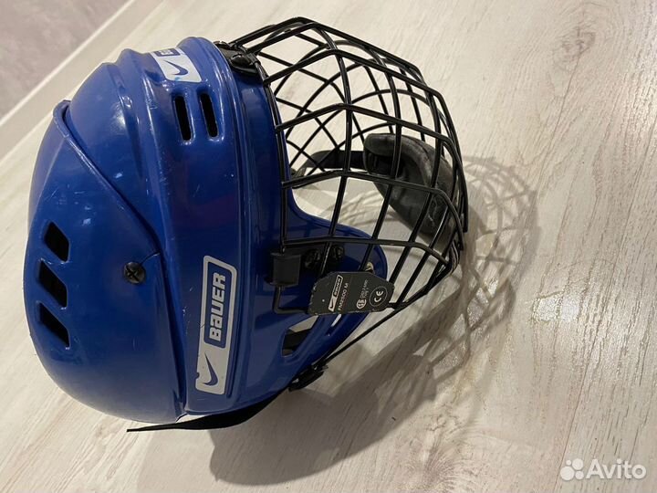 Хоккейный шлем