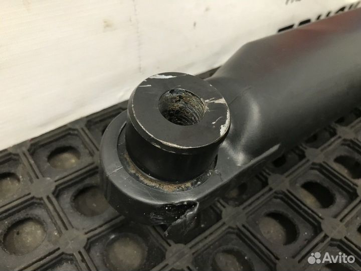 Цилиндр подъема кабины левый Renault T