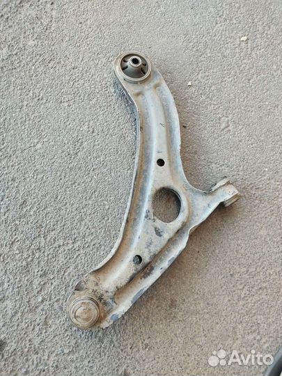 Рычаг левый на Hyundai getz