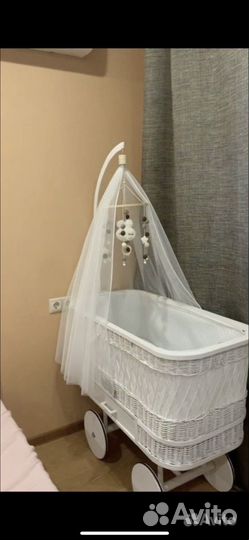 Детская кроватка из натурального дерева