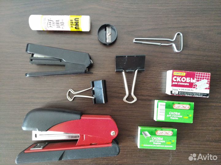 Канцтовары: степлер,скобы,точилка,клей,скотч,зажим