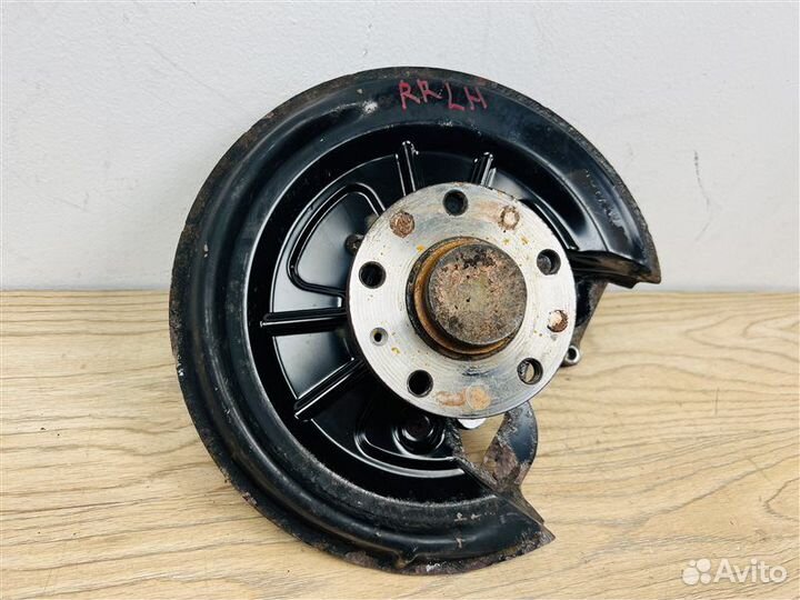 Кулак задний задний левый Volkswagen Jetta 5 BVY