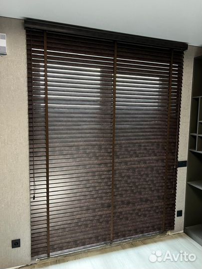 Деревянные жалюзи на окна