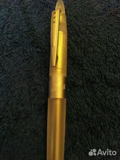 Зажигалки, ручка, калькулятор и брелок