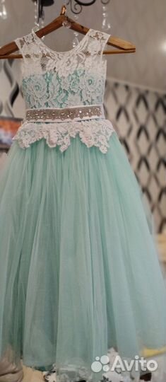 Шикарное пышное платье в пол