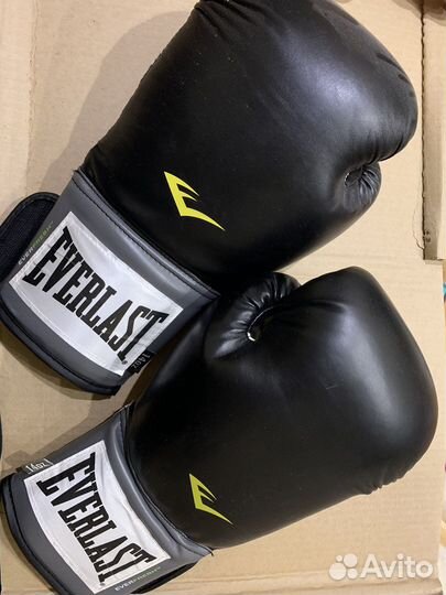 Боксерские перчатки everlast 14oz