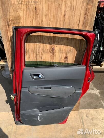 Правая задняя дверь Peugeot 3008 Пежо 3008