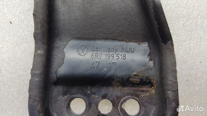 Кронштейн подрамника передний правый Volkswagen