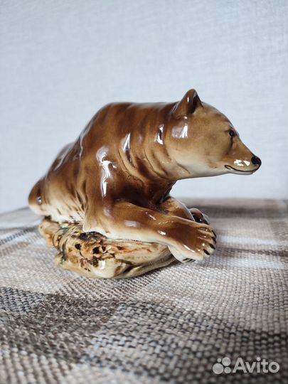 Статуэтка фарфор Медведь сувенир подарок