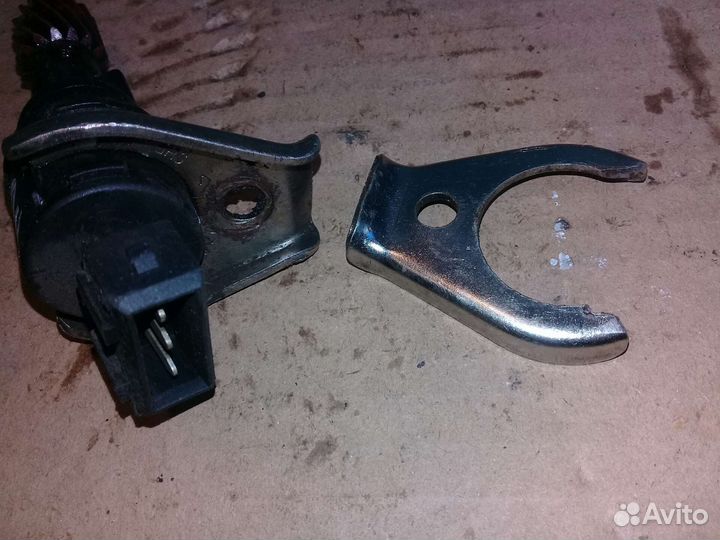 Фиксатор датчика скорости Chery Amulet A15