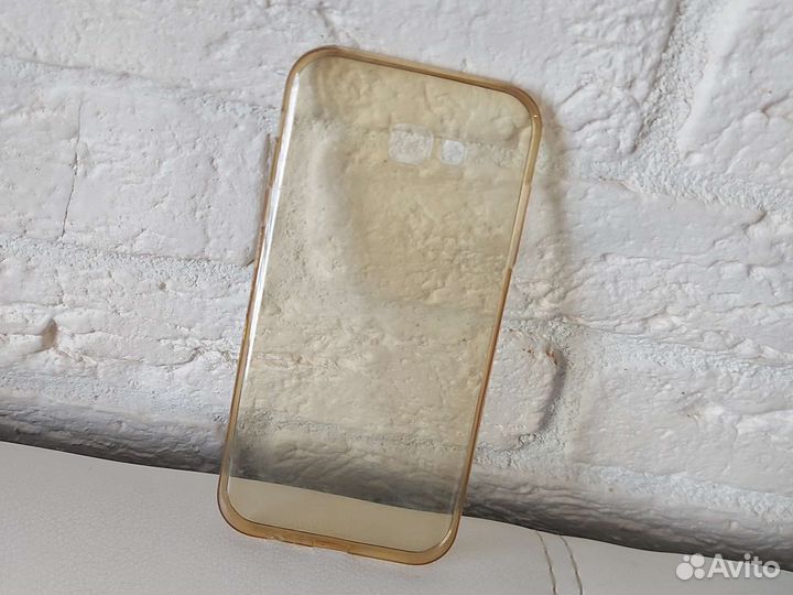 Чехол на телефон