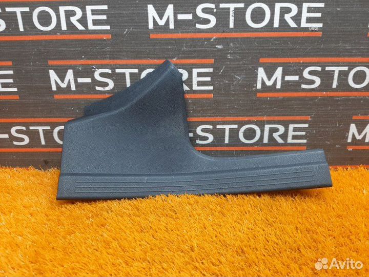Накладка на порог салона задняя правая