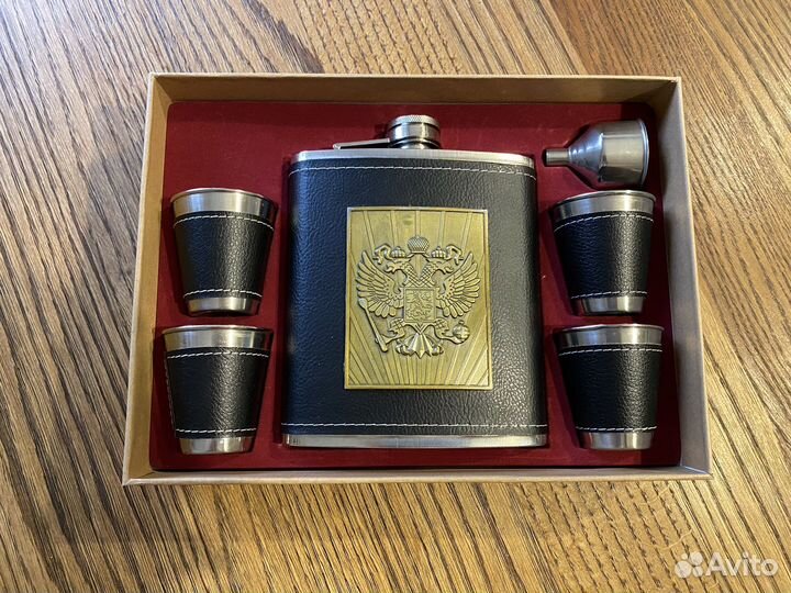 Фляжка подарочная