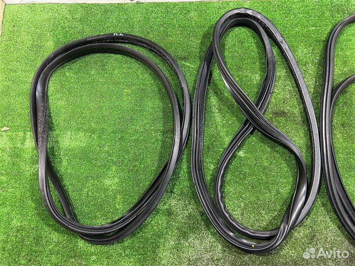 Уплотнитель дверного проема Mitsubishi Lancer CY3A