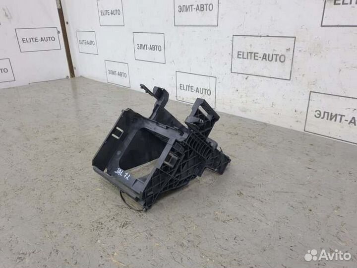 Кронштейн блока предохранителей Vw Jetta 6 1.6