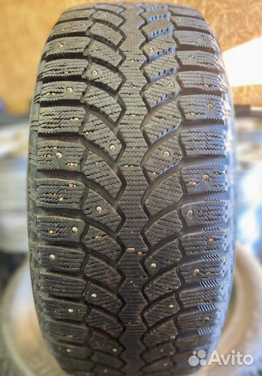 Bridgestone Blizzak Spike-01 235/55 R17