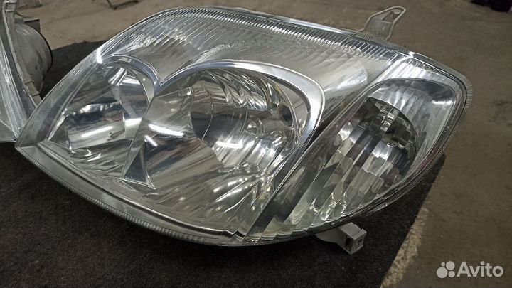 Т. Королла фары