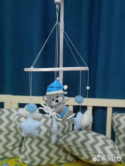 Мобиль в кроватку из фетра