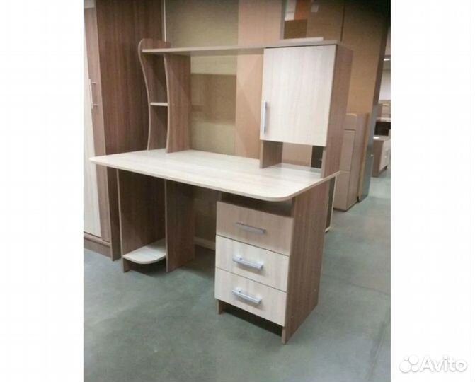 Стол компьютерный новый