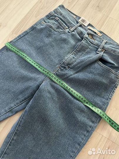 Джинсы Levis