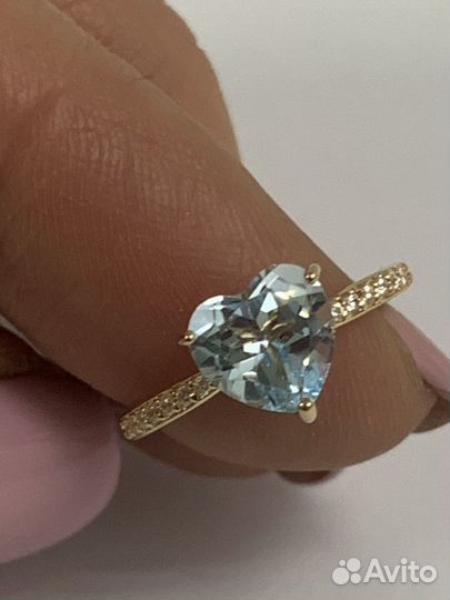 Золотое кольцо с топазом и фианитами 15 размер