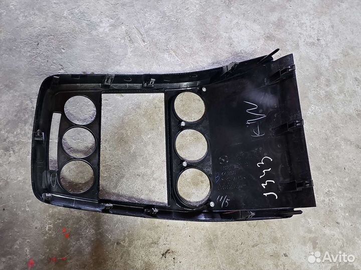 Mazda CX-7 рамка магнитолы,консоль центральная