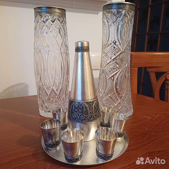 Набор штоф и рюмки, вазы с серебром и мельхиором