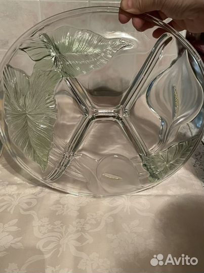 Продам новую менажницу с каллами