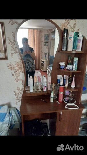 Трюмо с зеркалом