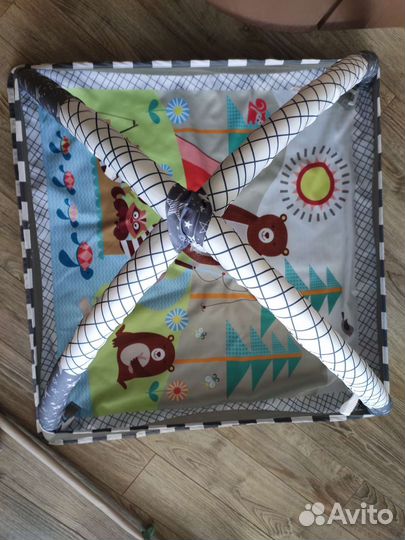 Развивающий коврик и погремушки