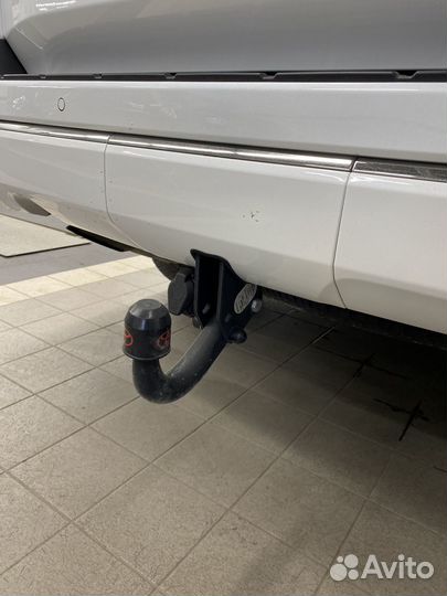 Оригинальный фаркоп Toyota LC300