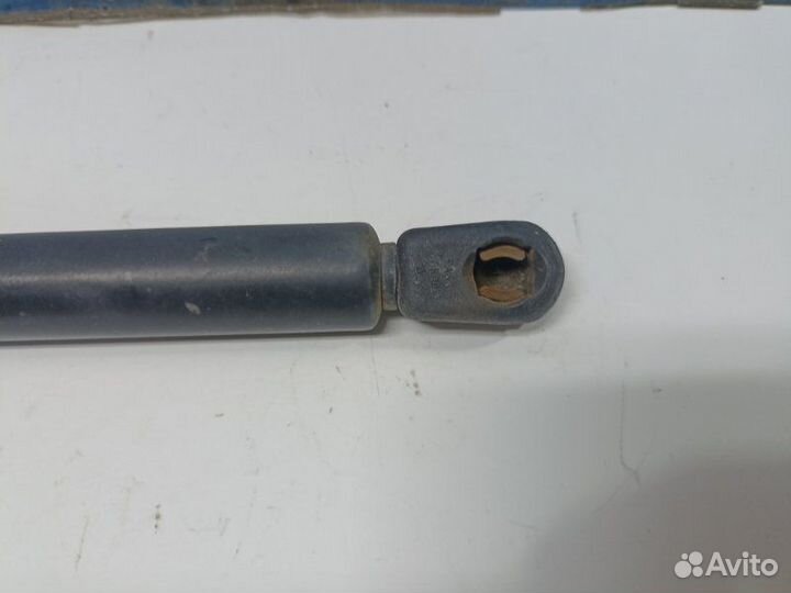 Амортизатор двери багажника правый Skoda Fabia 6Y2